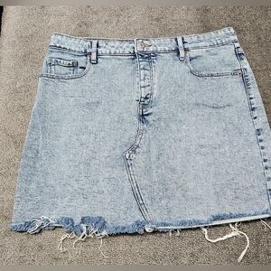 Old Navy Skirt Women Size 14 Light Blue Wash Denim Button Fly with Frayed Hem